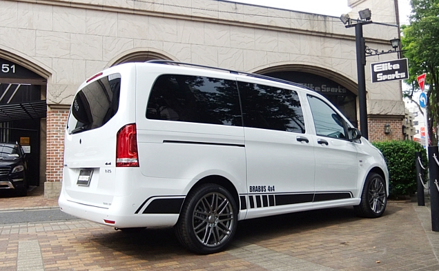 BRABUS ﾗｲﾝｽﾎﾟｰﾂ 4x4 ﾛﾝｸﾞ 8人乗