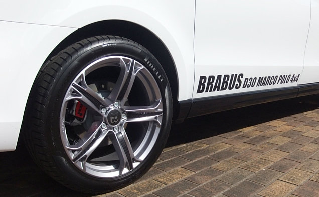 BRABUS V300D MarcoPolo D30 ﾛﾝｸﾞ ｷｬﾝﾋﾟﾝｸﾞｶｰ 4人乗 